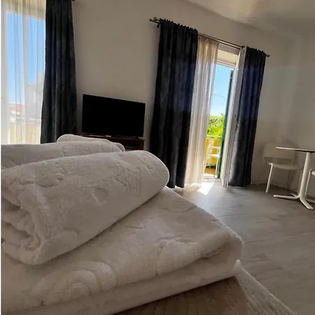 Stunning Minutes From The With Garden Paradise Appartement Makarska