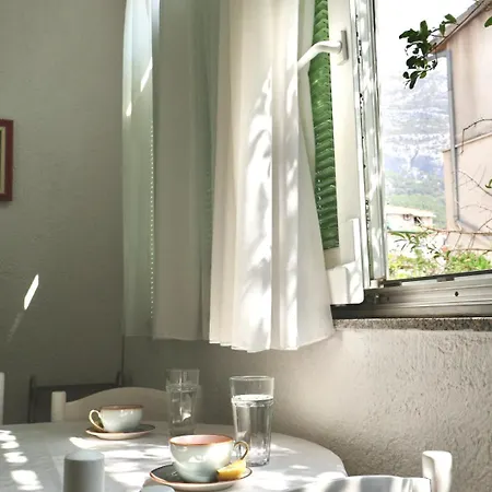 Stunning Minutes From The With Garden Paradise Appartement Makarska